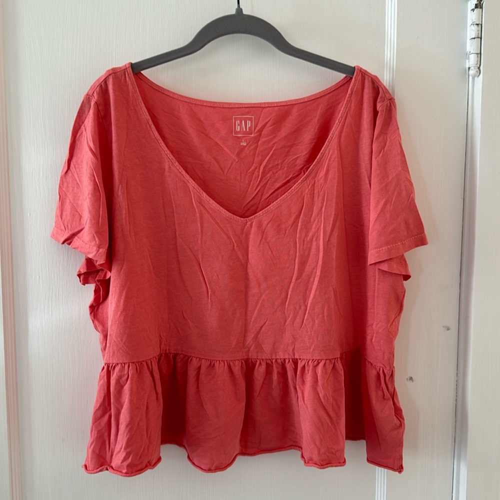 Coral ruffle crop tee size L Gap